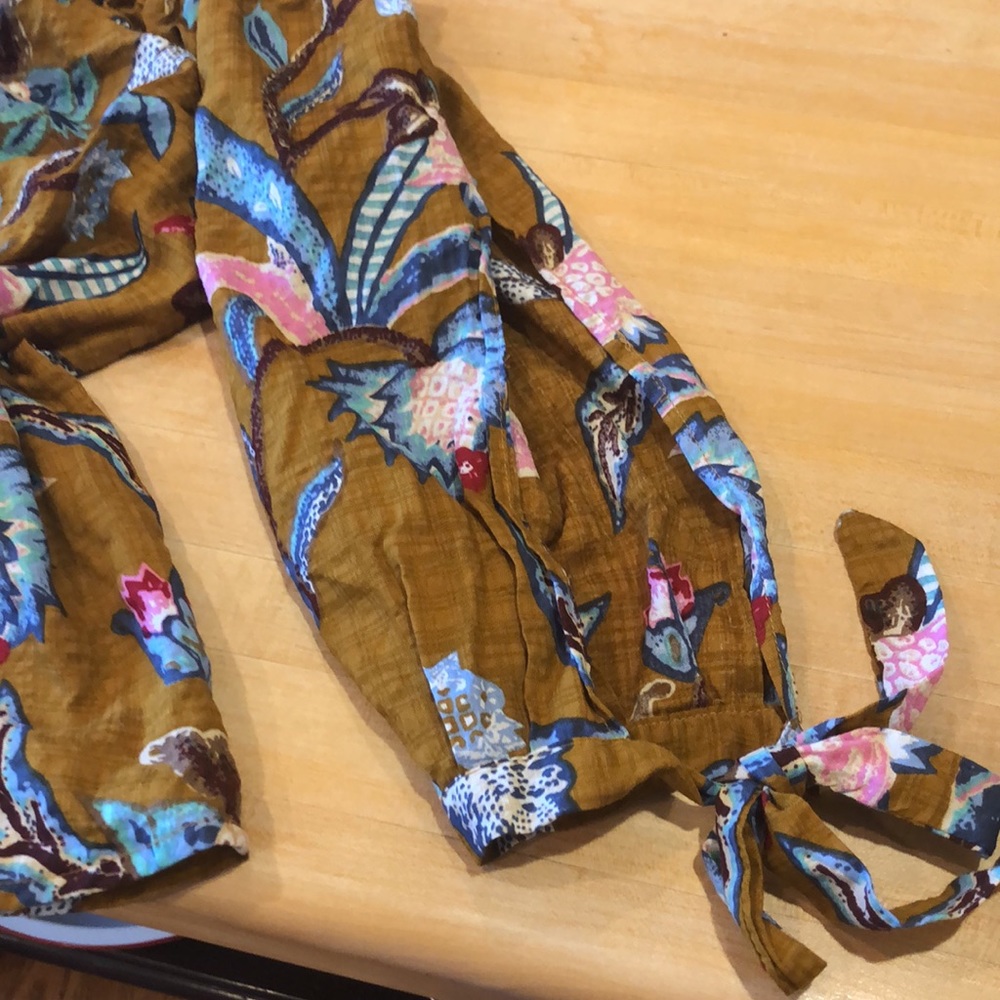 Off the Shoulder Floral top - Picture 3 of 5